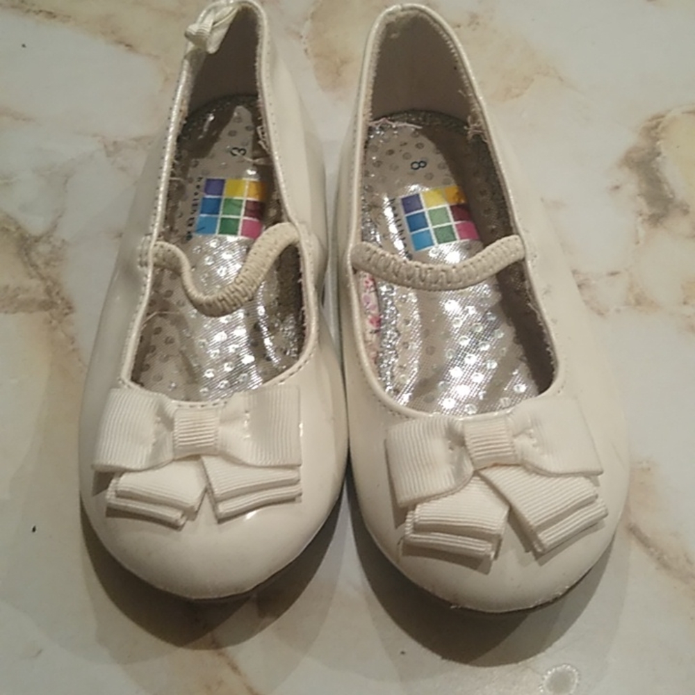 Girls patent leather shoes